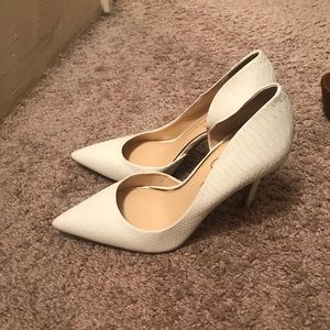 Jessica Simpson , snake skin white heels